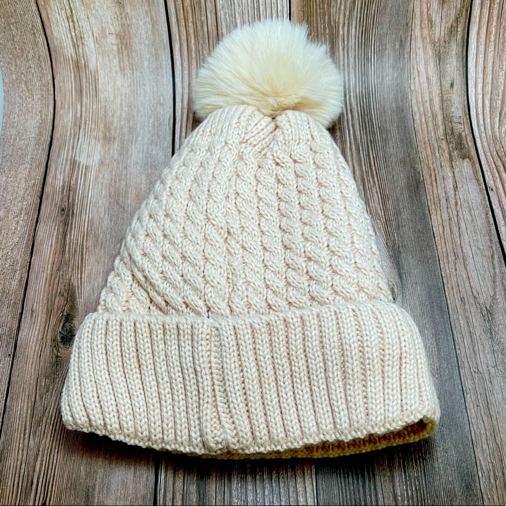 🆕Cable Knit Beanie with Faux Fur Pom pom - Picture 1 of 4